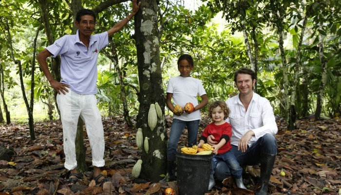 Santiago Peralta with daughter and cocoa farmer